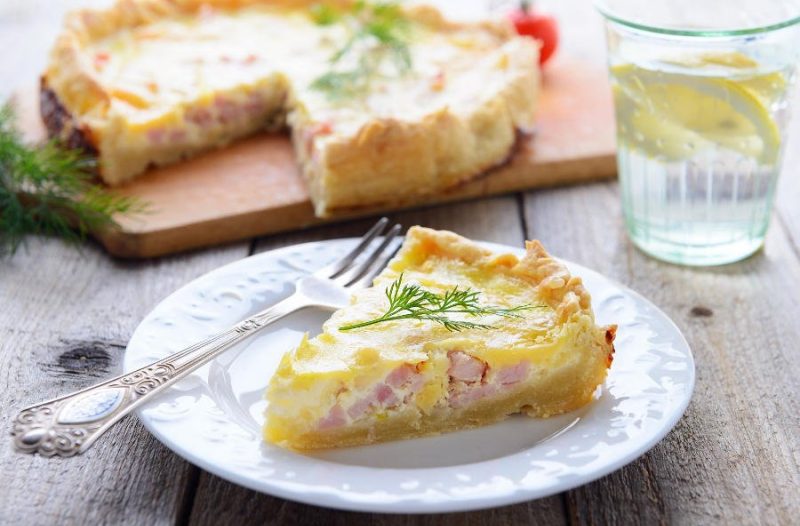 Glina - grad-glina.net - Šarena pita s šunkom i salata